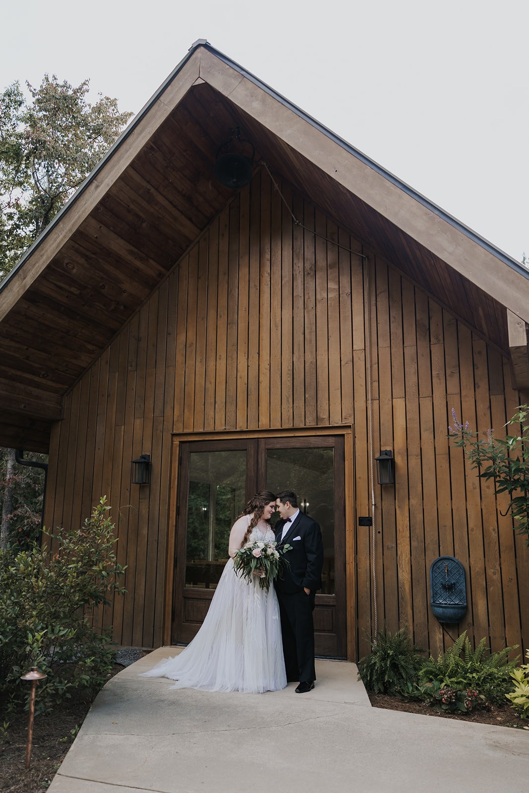 Bride and groom share a moment outside their picturesque Georgia wedding venue!