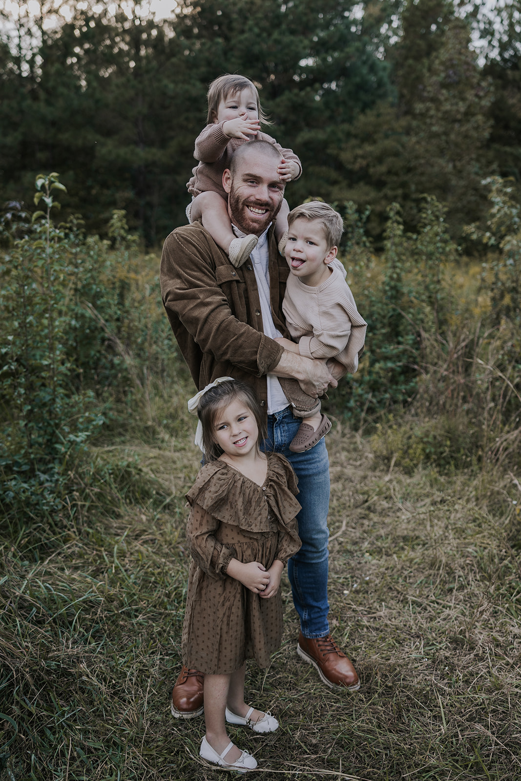 Father poses with all his kids during his Atlanta Georgia family photos