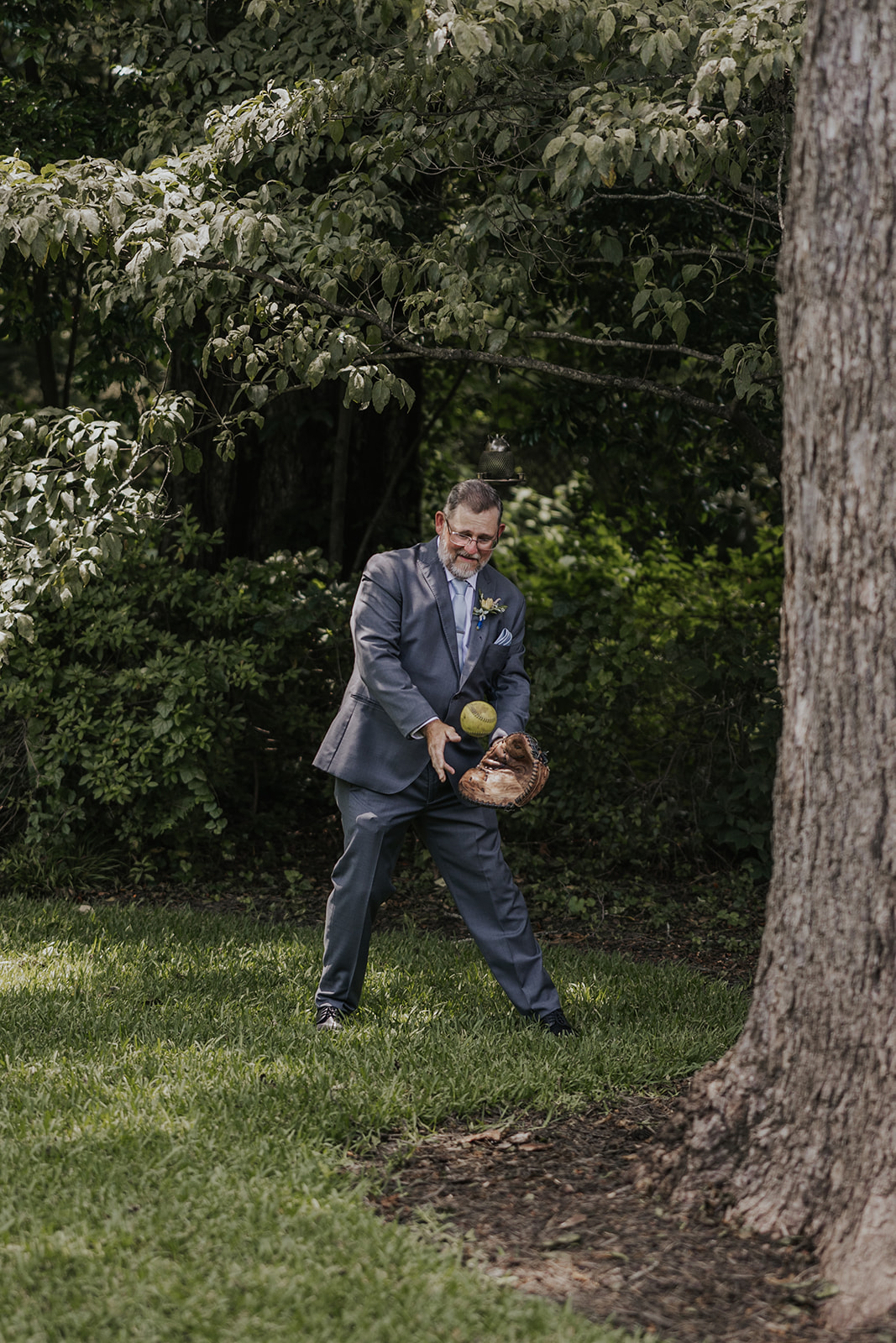 bride plays catch with her dad on her wedding day. Plan your perfect wedding day timeline! 