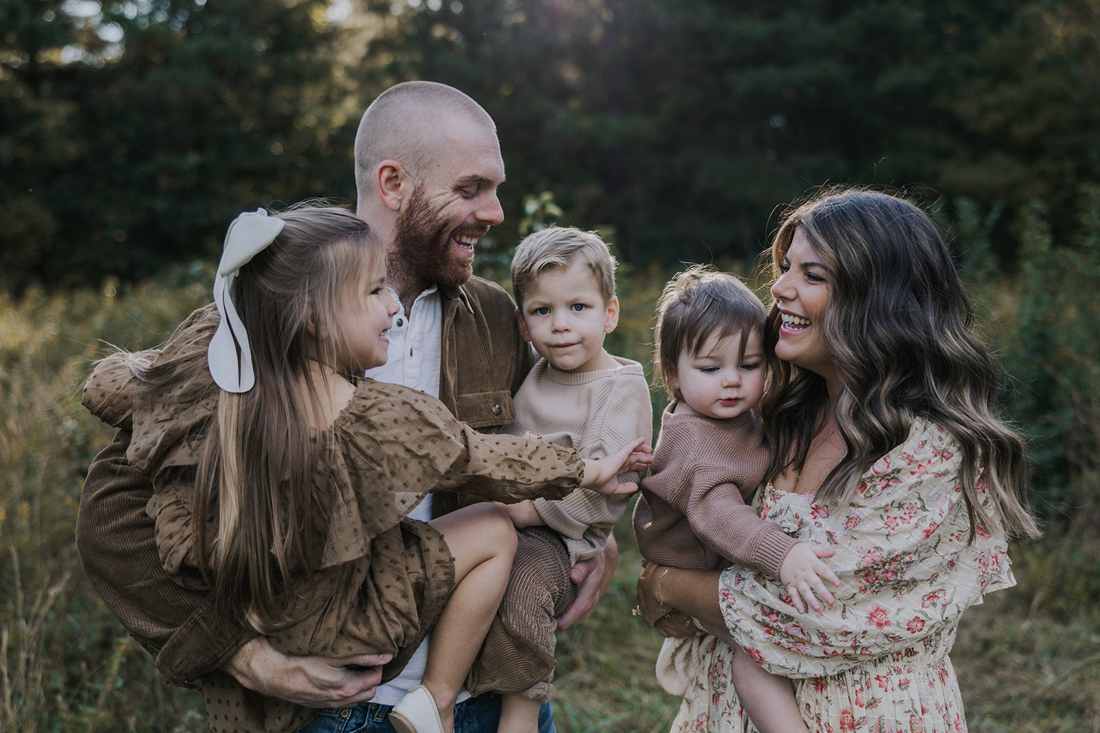 stunning family poses together