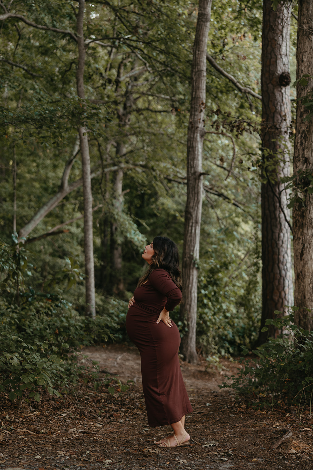 stunning future mom poses for a maternity photo lakeside