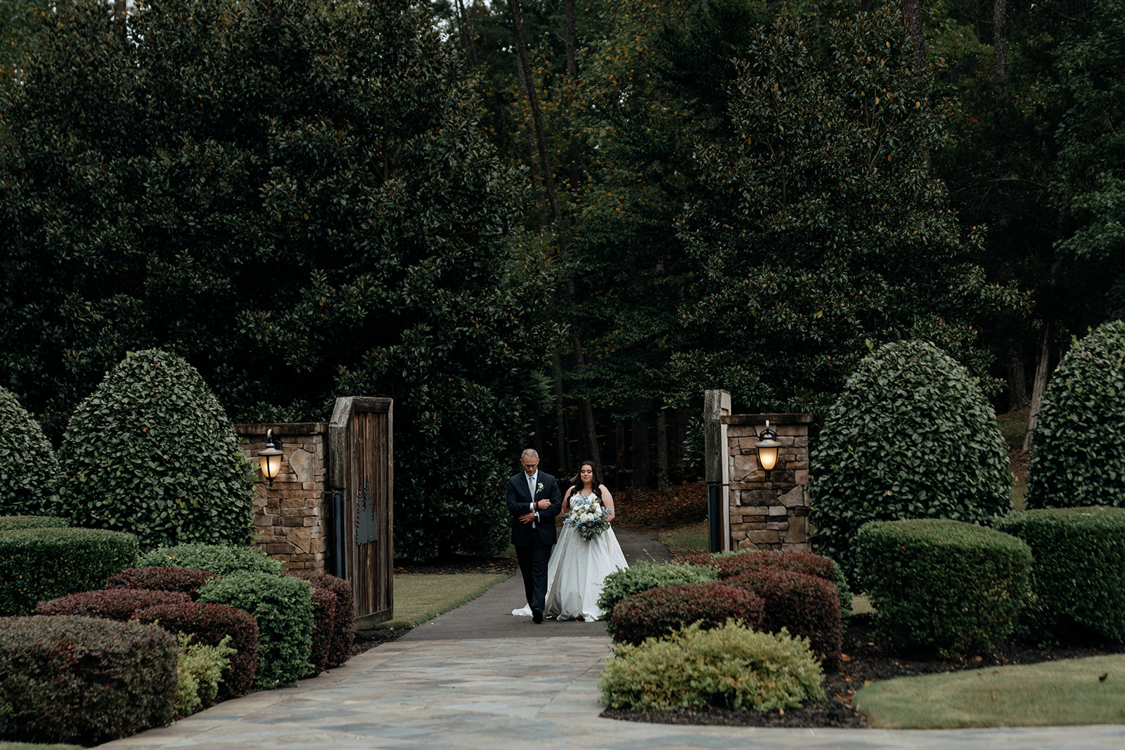 father brings his daughter into her stunning wedding day