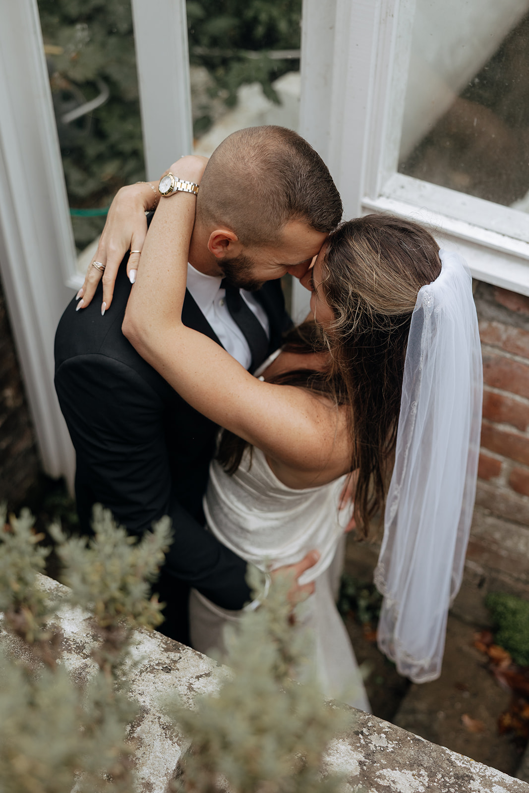 candid photos from a beautiful Ireland vow renewal