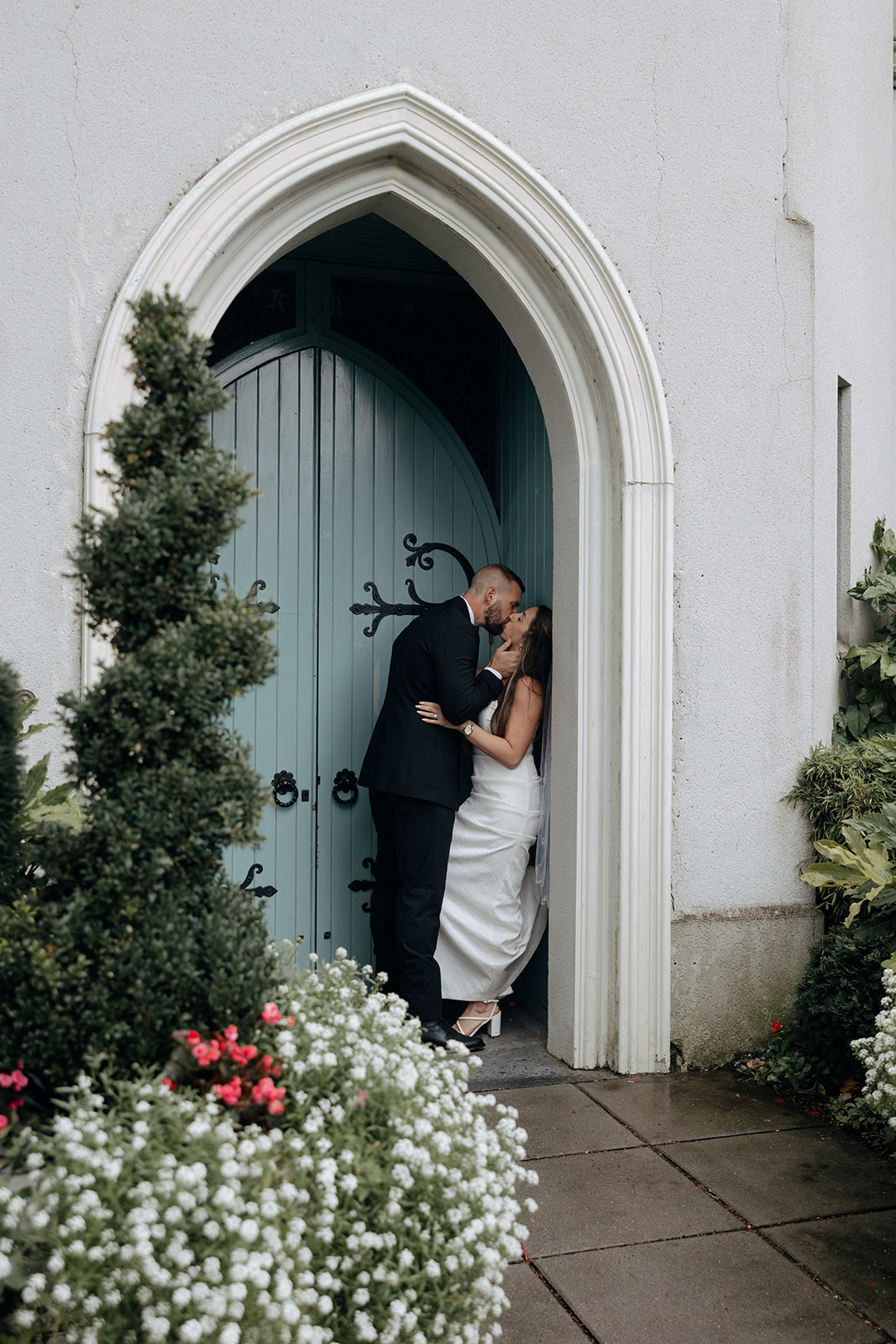 candid photos from a beautiful Ireland vow renewal